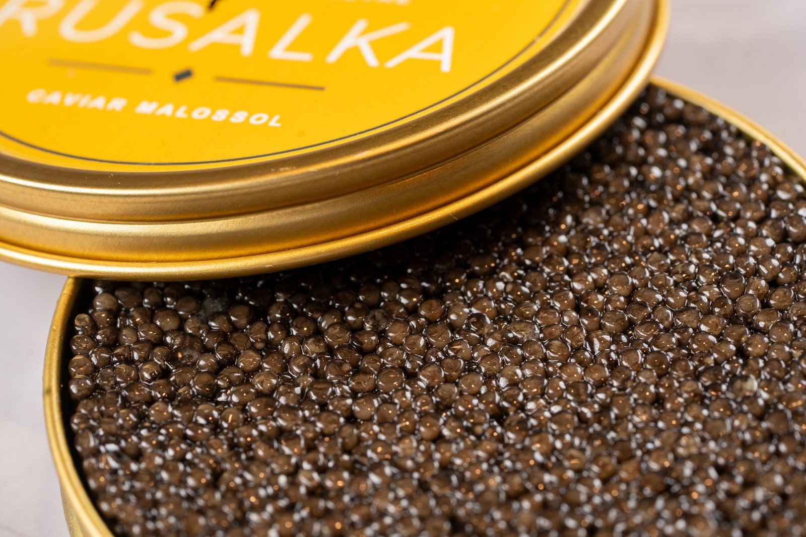 Boîte de caviar Osciètre Rusalka ouverte